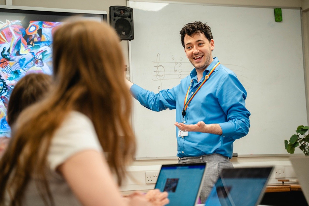 small classes and personal teaching at queen's college, london sixth form